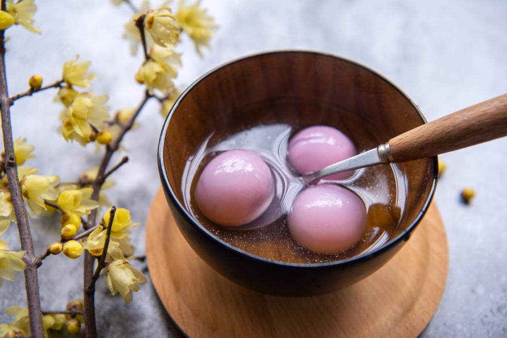 一年一度冬至又到了,除了和家人聚餐,吃湯圓就是必不可少的傳統,寓意團圓。