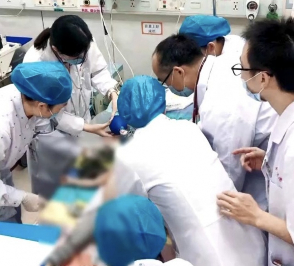 廣東佛山有一名1歲女童誤服了40粒嫲嫲的降血壓藥,繼而出現急性腎衰竭休克情況,加上延誤了2個多小時後才送院,最終搶救無效死亡。