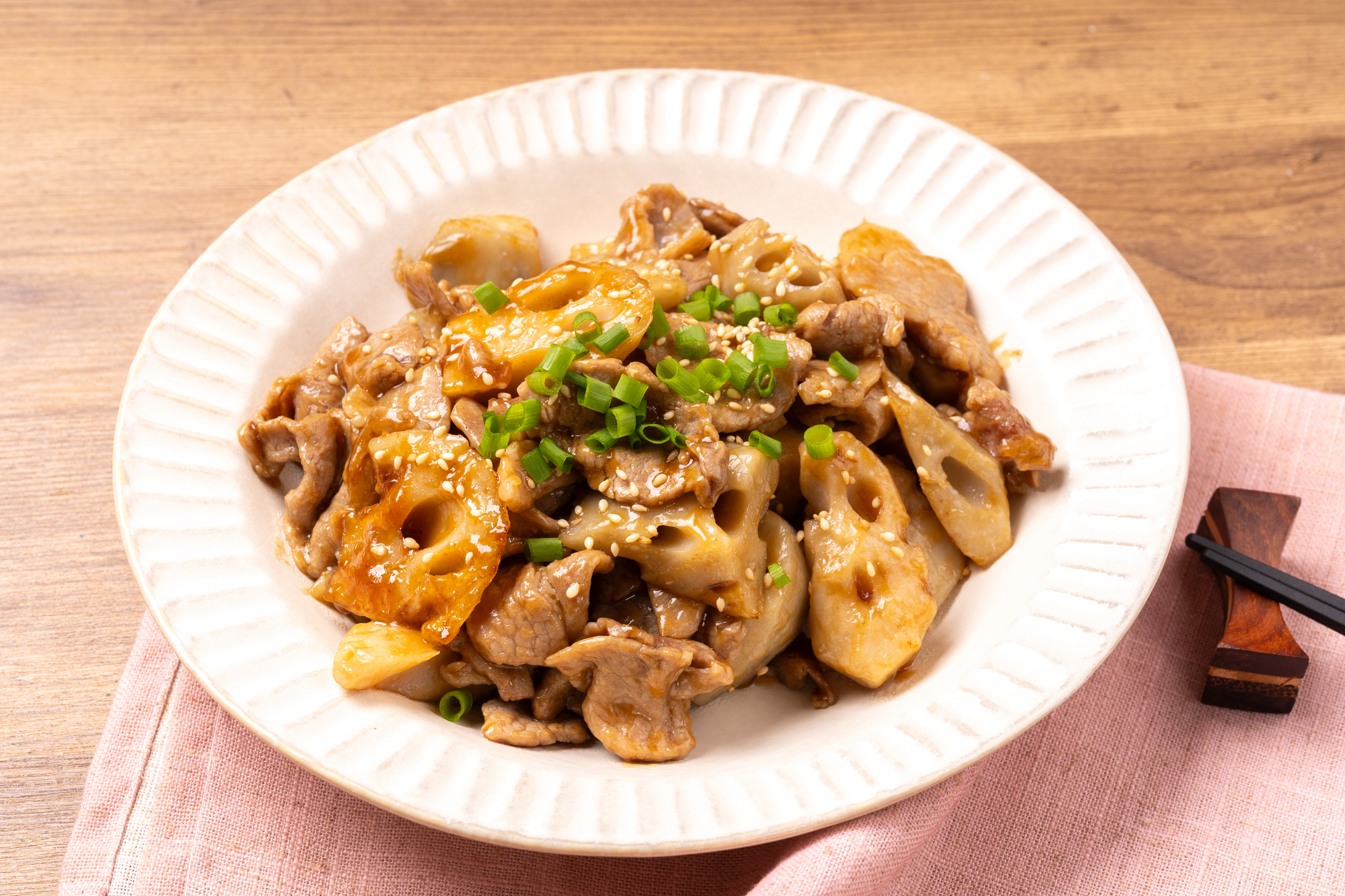 蓮藕炒雞肉做法。