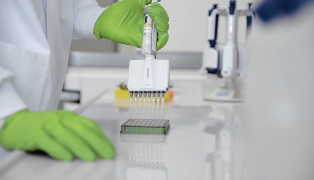 BioNTech疫苗採用mRNA技術。