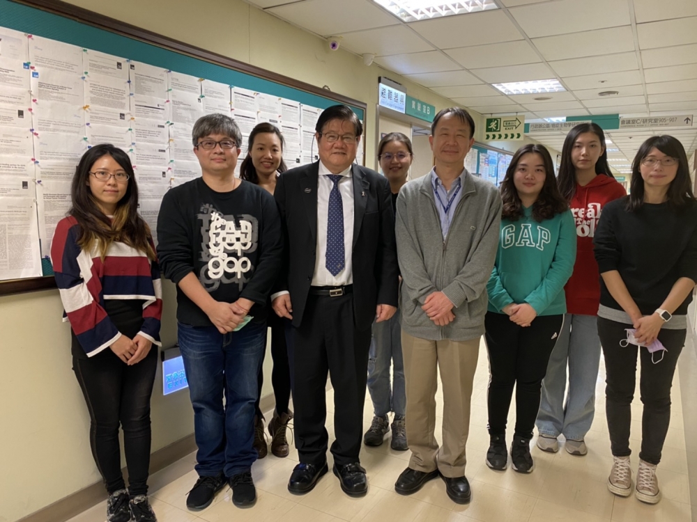 台灣中國醫藥大學發現,單寧酸可抑制新冠病毒感染的兩種關鍵酵素活性,進而防止病毒進入宿主細胞。
