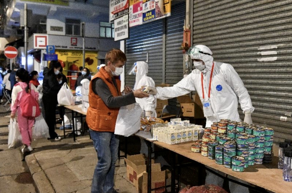 政府昨於油麻地碧街和東安街再封區強制檢測，行動於今早近6時結束。行動中，共有330名居民接受檢測，當中發現一宗確診個案。
