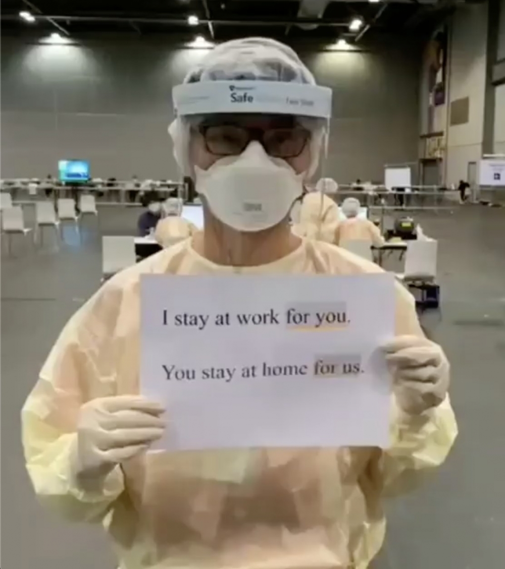 在公立醫院,任職了8年護士的劉凱文上年3月本地疫情爆發初期,就自願加入了亞博臨時檢測中心。