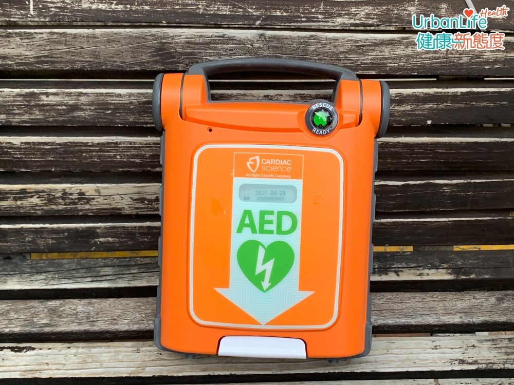 突發性心跳停頓最常見的成因為心室性心搏過速或心室纖維性顫動。一旦遇上這情況,盡快為患者進行心肺復甦法(CPR)及使用心臟除顫器(AED),可將患者的存活率可由5%大大提升至20至30%。