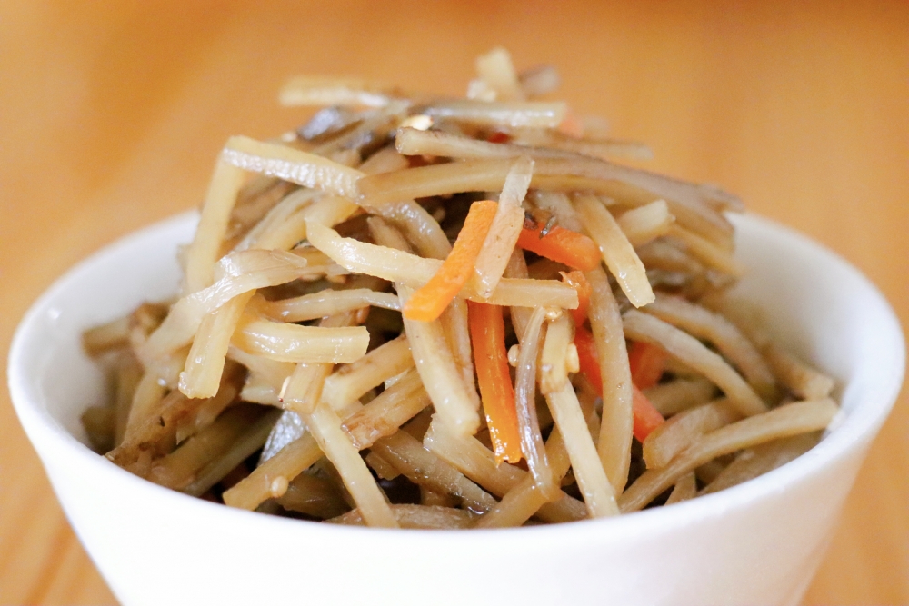 牛蒡內含菊苣纖維可以促進我們代謝率上升，有助減重。而且它也有鈣、鎂、鋅的礦物質，故具有良好的抗氧化特性。