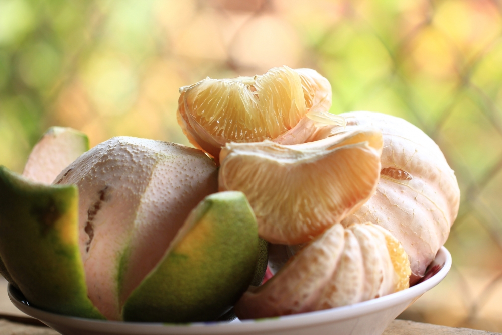 西柚和碌柚同為芸香科(Rutaceae)的植物,兩者都有類似的成份「呋喃香豆素(furanocoumarins)」。