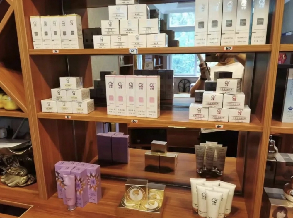 涉案化妝品為「微（信）商圈」的網紅產品「瓊曼」、「豪曼」和「伍昱潔」美容霜。