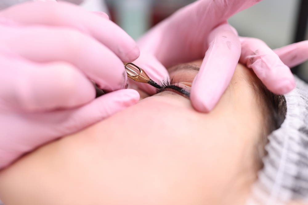 Permanent makeup eyelids