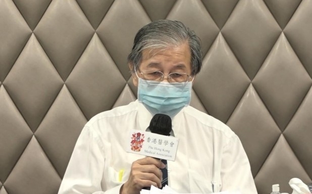 醫學會會長蔡堅今早(16日)表示,衞生署的接種指引空泛及敷衍,政府應提供更多數據證實異常事故與新冠疫苗無關,以安撫市民。