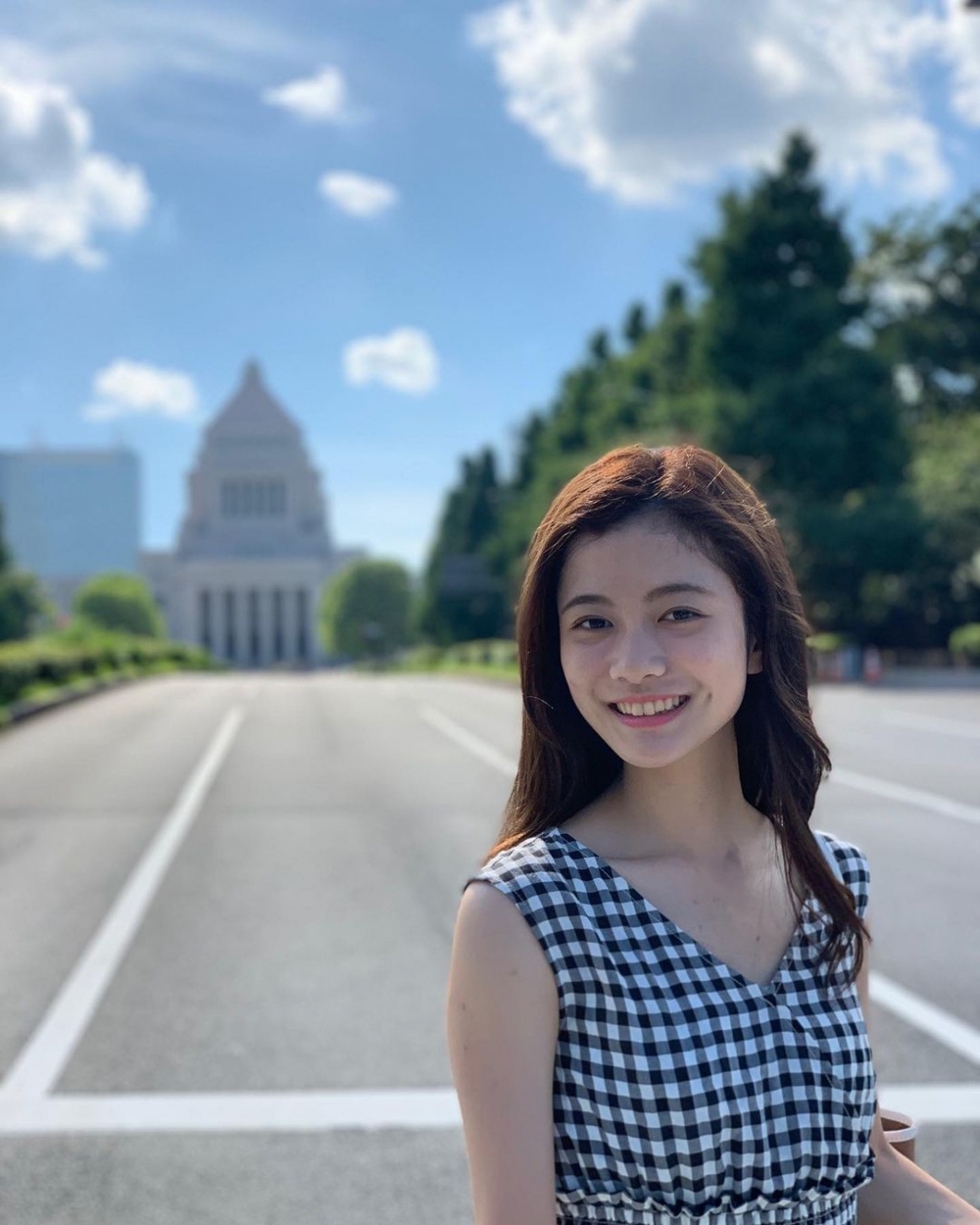 上田彩瑛目前為東京大學醫學院二年級學生,曾獲得「東大小姐2019」大獎的她,不僅是一位人氣偶像,未來也將成為一名醫生。