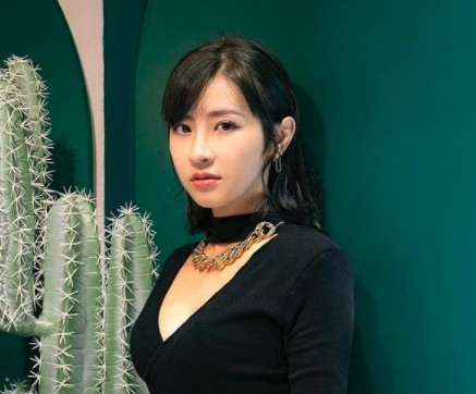 利穎怡指,自己生風癩佈滿面部、雙腿。