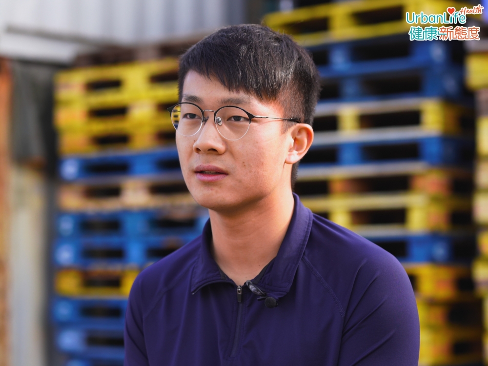 今年24歲的Harrison自幼受濕疹困擾,除了臉部和胸腹位置,全身都有濕疹。