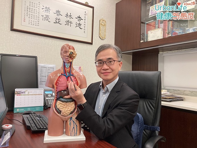 臨床腫瘤科專科醫生曾偉光表示,甲狀腺癌沒有明顯病症,但部分病人的頸部會出現突出物。