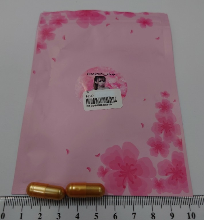 網紅Blackruby(露比)於Instagram上銷售「金仔減肥藥」,稱為「獨家」產品。