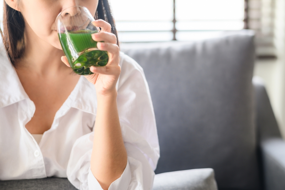 除了喝水,清湯、蔬果汁、蓖麻油都是很好的補水來源。