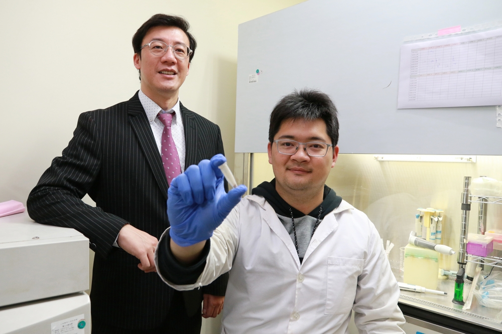 中興大學生醫工程所團隊研究使用冷凍乾燥法和水萃取方法提取納豆萃取物。