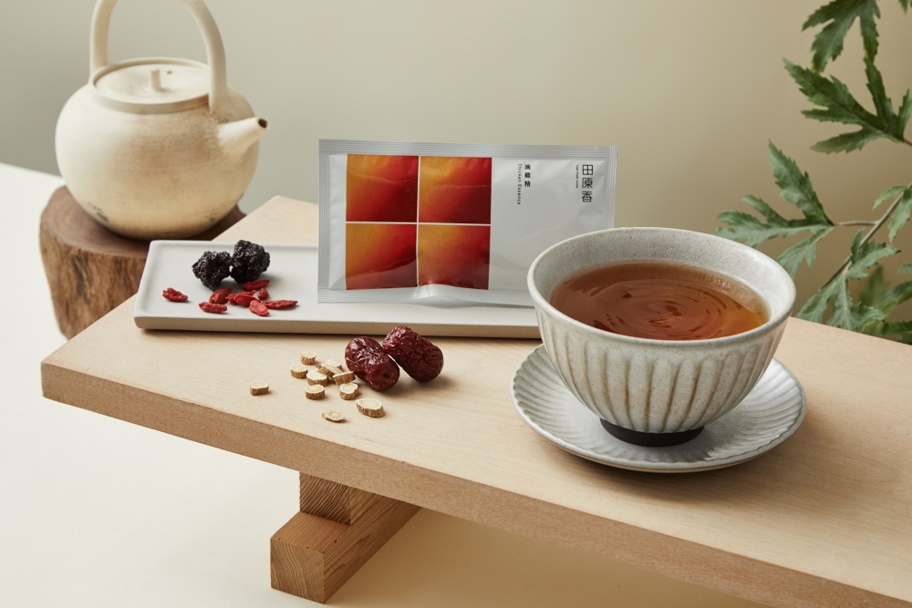 飲滴雞精時間可以選在早上空腹時飲用,效果更佳。