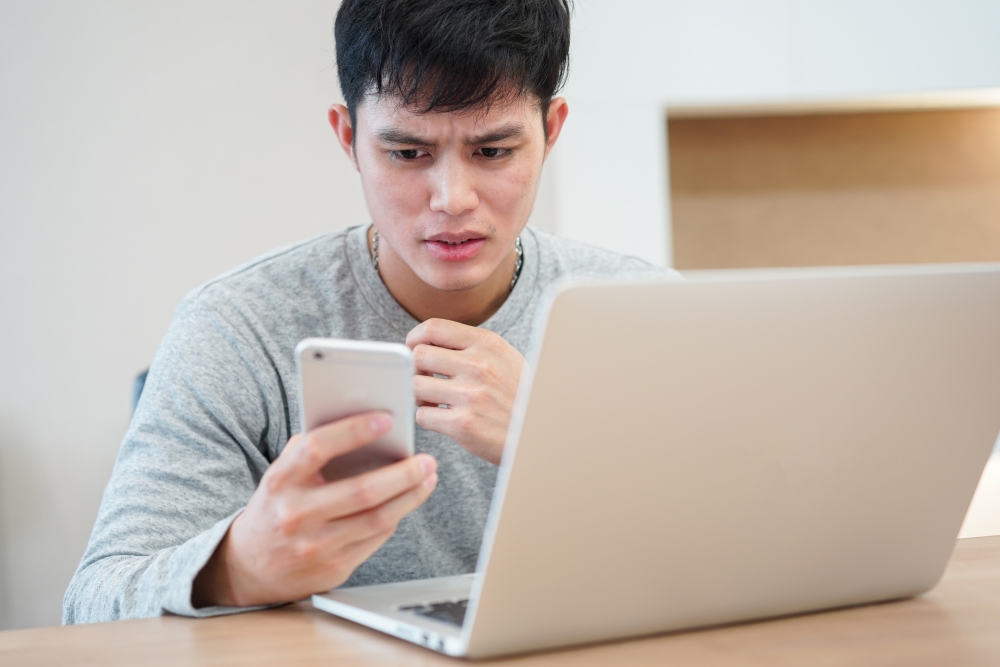 張醫生指，最近接觸的個案便有幾位是在接種疫苗後出現一些情緒反應的。其中一位在情緒上變得容易緊張，血壓亦不時有偏高的情況。另一位則出現驚恐的情況。