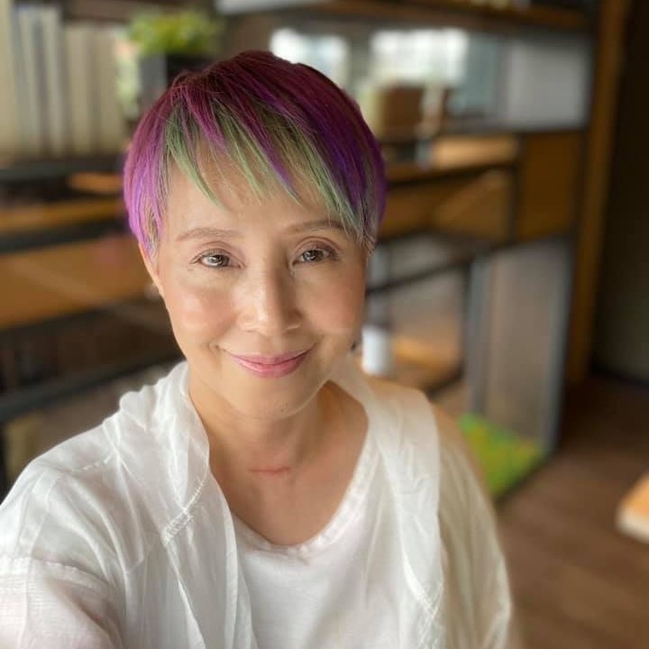 54歲台灣女星李明依接受甲狀腺全切除手術後康復進度良好。