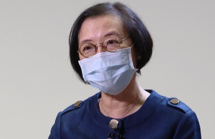 食物及衞生局局長陳肇始今早（13日）在商台節目《在晴朗的一天出發》訪問中表示，多個政策局及政府部門將於未來一星期將約見相關業界相討有關措施。