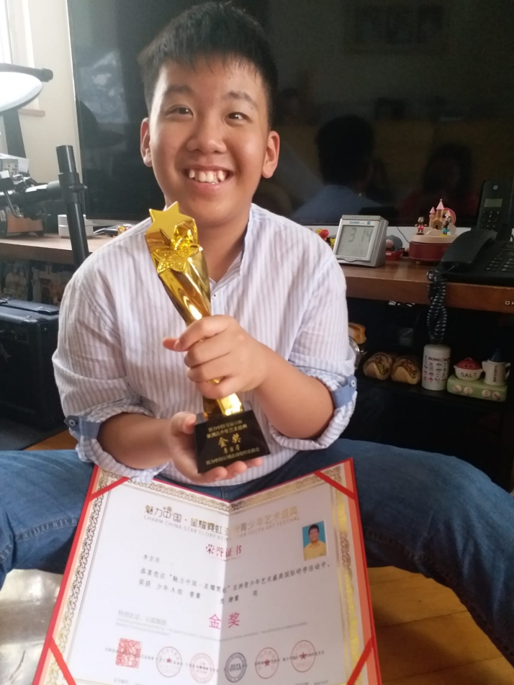 京岸參加了2018年中日少年藝術節(亞洲青少年藝術盛典),並奪得繪畫金獎。