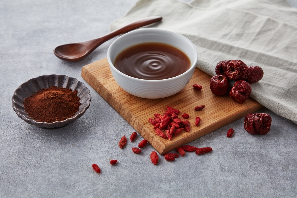 部分滴雞精含有藥材配方,以提供多元的滴雞精功效。