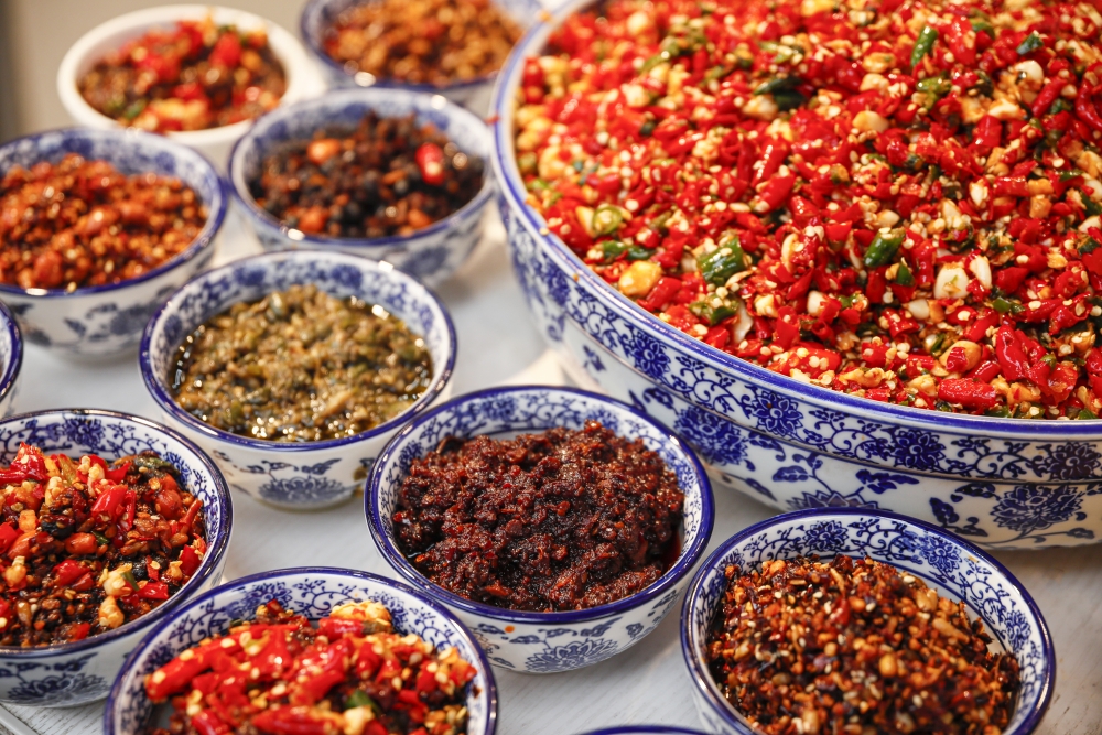 沙茶、辣椒等辛辣食物都有機會使汗腺分泌旺盛。