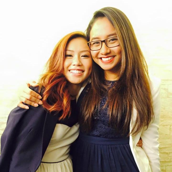 新加坡一名23歲女子Charlene Chew(左)原本是個陽光女隊,可惜因一場意外令她毁容。
