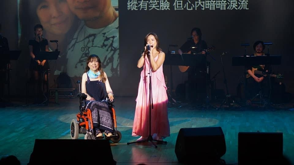 前女子組合Face to Face成員吳少芳(Jodi)(左)因不敵癌症病逝,終年54歲。