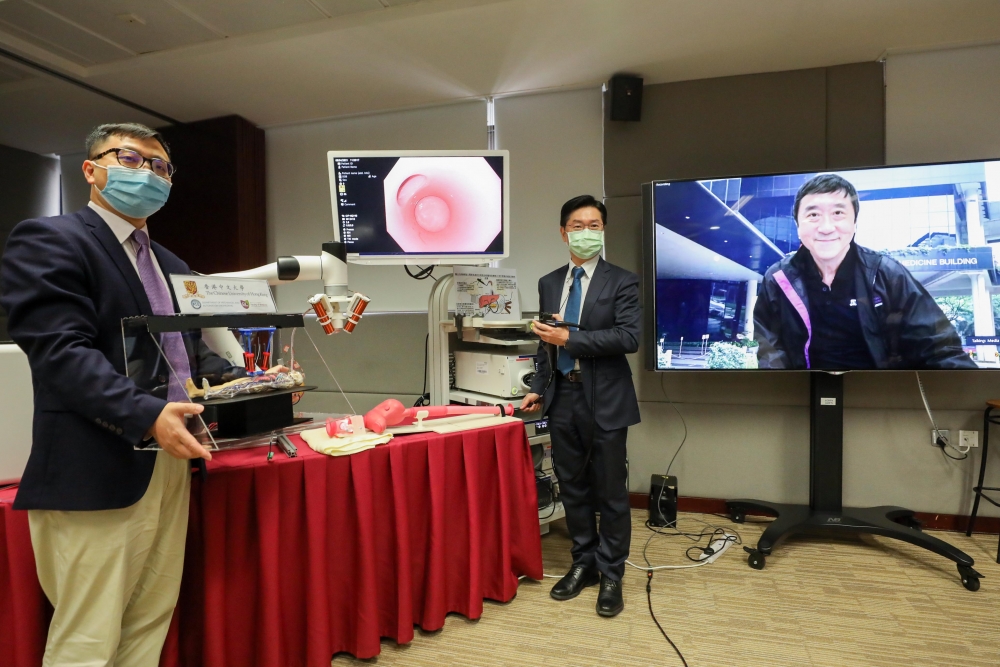 中大跨學科研究團隊研發了一款配備內鏡輔助磁力導航系統的「生物合成軟體微型機械人」。