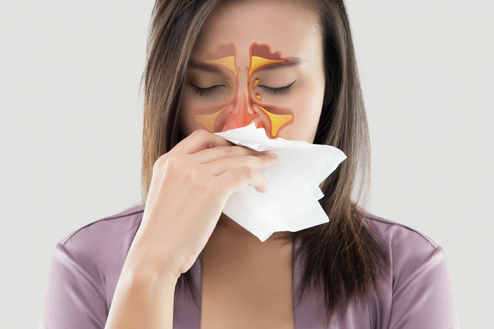患上慢性鼻竇炎會出現鼻塞、頭痛,甚至注意力下降、睡眠障礙等。