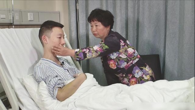 姚策與生母杜新枝。