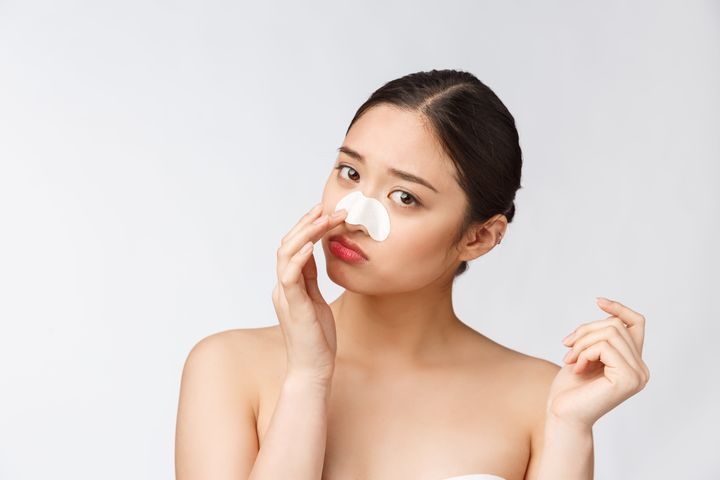 撕掉鼻頭,在貼布見到有很多小黑點,就以為是清掉粉刺?其實不然。