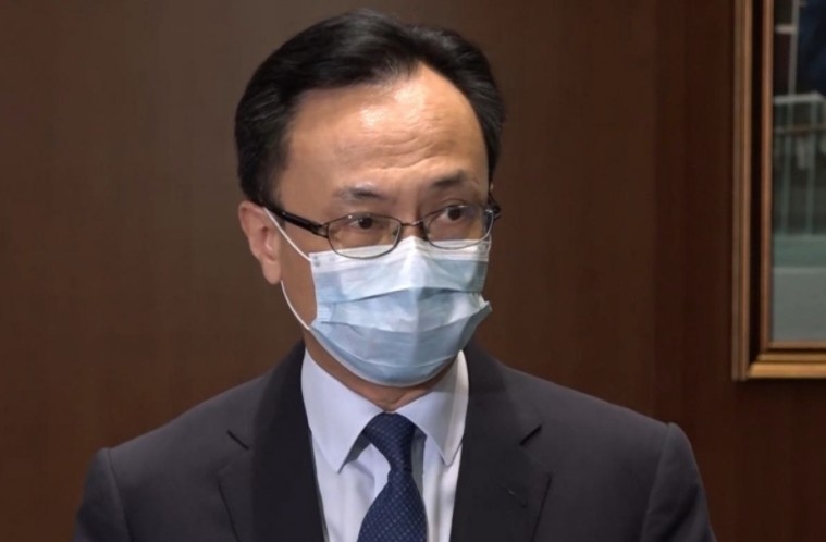 公務員事務局局長聶德權今早(16日)表示,接種計劃開始後出現過一些嚴重副作用及死亡事件,理解市民對接種有一定猶疑。