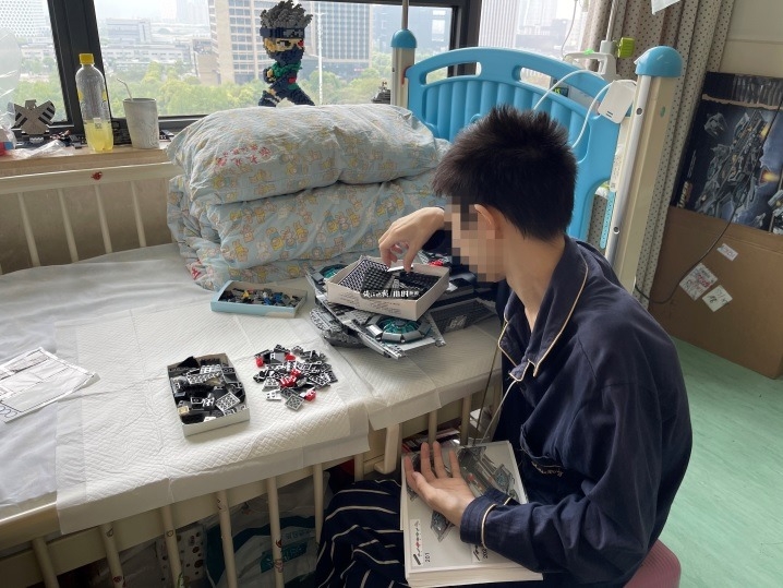 小磊善良的心卻令人心酸,他跟媽媽說出自己的心願,希望死後能把眼角膜以致遺體捐贈給醫院,並幫助有需要人士。