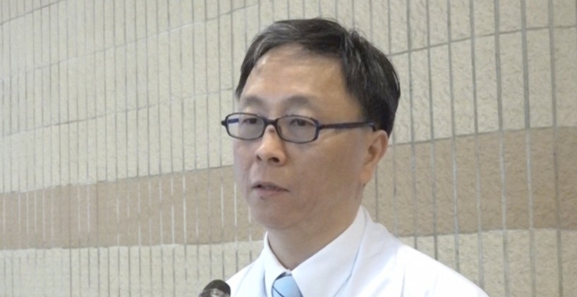 何栢良今早(26日)表示,擔心假陰性個案令變種病毒流入社區