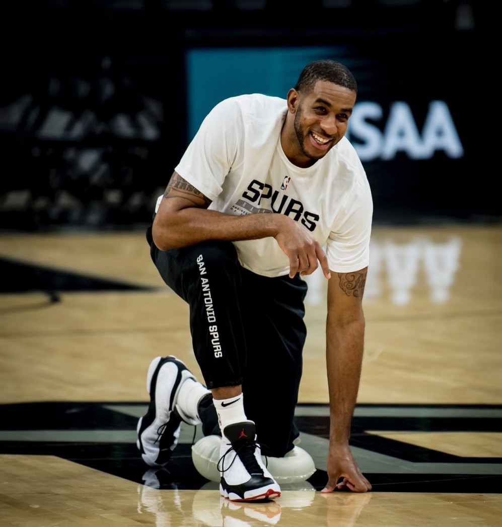 籃網球星LaMarcus Aldridge因心律不正宣佈退役。