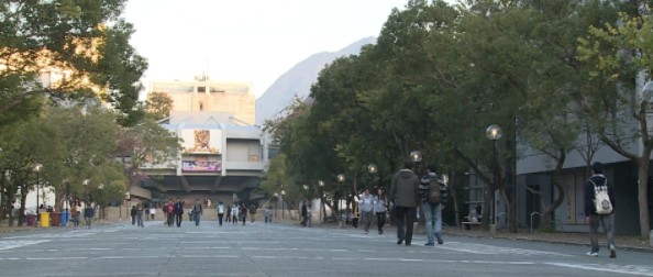 中文大學昨(13日)宣布,新學年起強烈呼籲入住大學宿舍的學生接種新冠疫苗,否則兩星期做檢測。