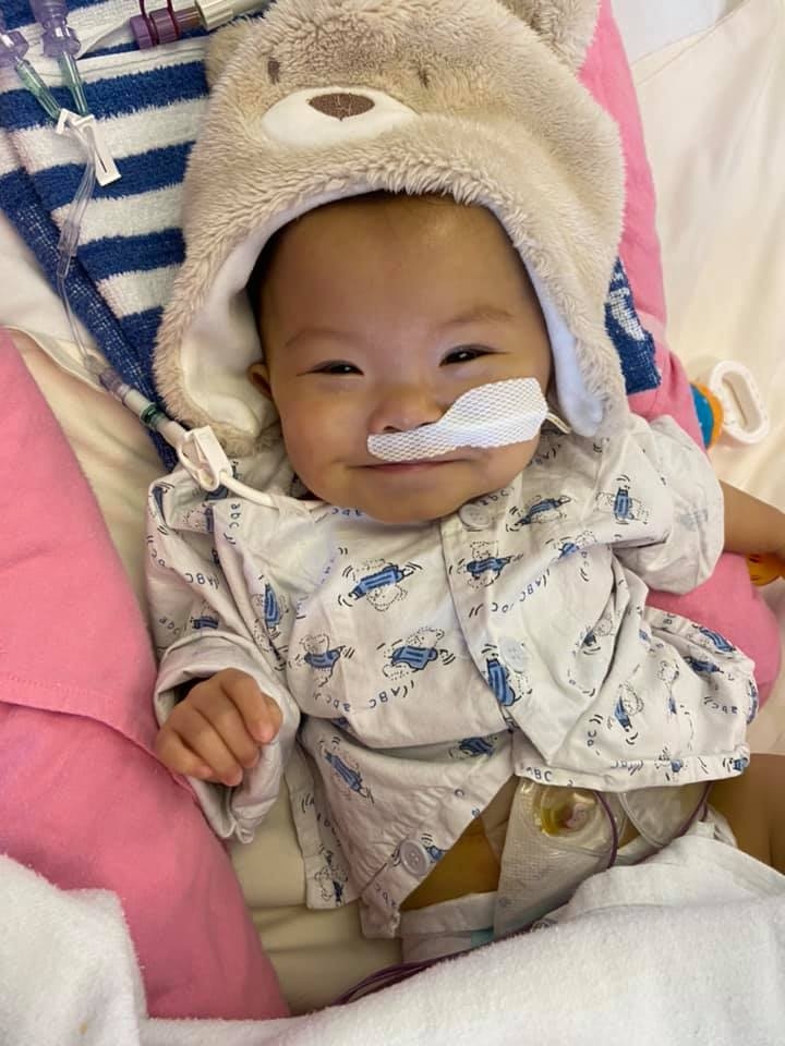 31週早產出世的悅悅當時僅重2磅多,在出世兩個月後出現壞死性腸炎。