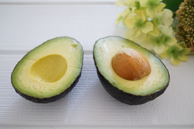 牛油果含豐富的健康天然油脂能降低肝功能損壞。