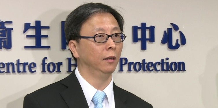 港大感染及傳染病中心總監何栢良今早(21日)表示,「走漏」個案或引起內地通關憂慮,相信若兩地通關時,會要求入境內地的人先接種兩劑疫苗。