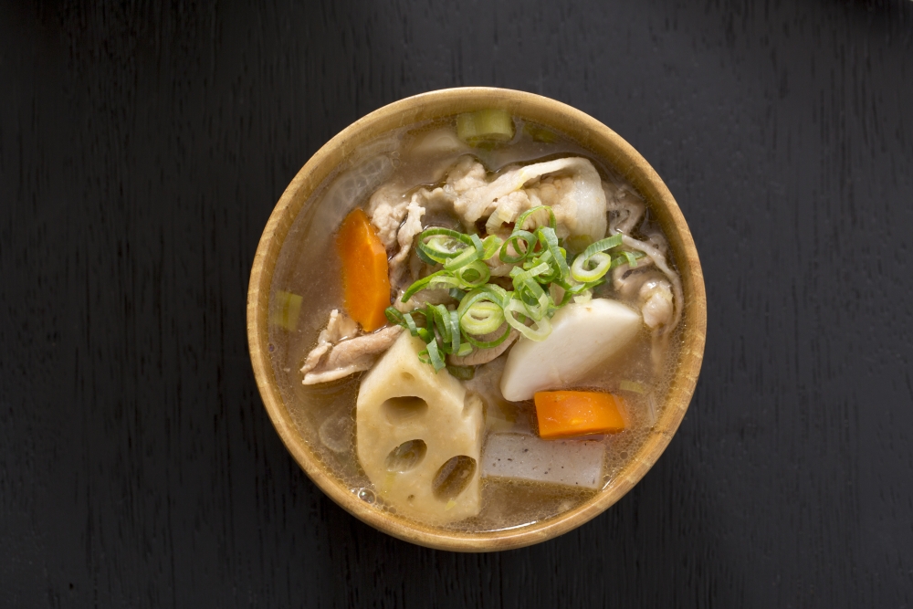 蓮藕紅蘿蔔湯能健脾潤肺,清熱生津。