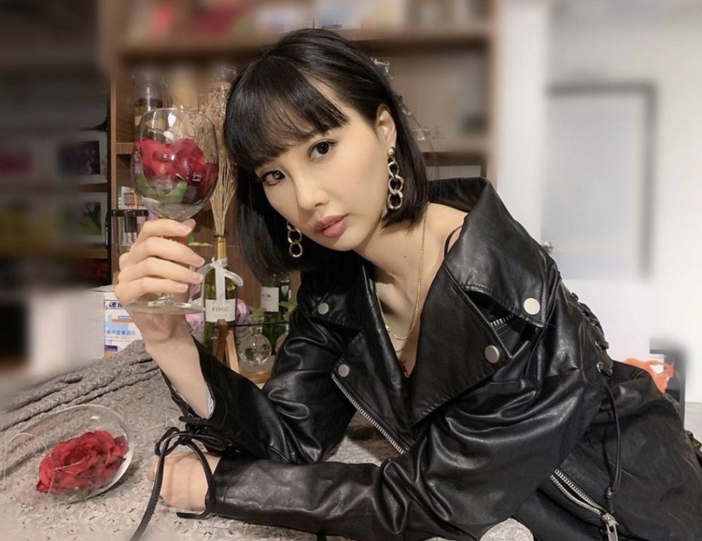 藝人好友馬浚偉今日(4日)傍晚於李明蔚facebook宣布Sarena死訊。