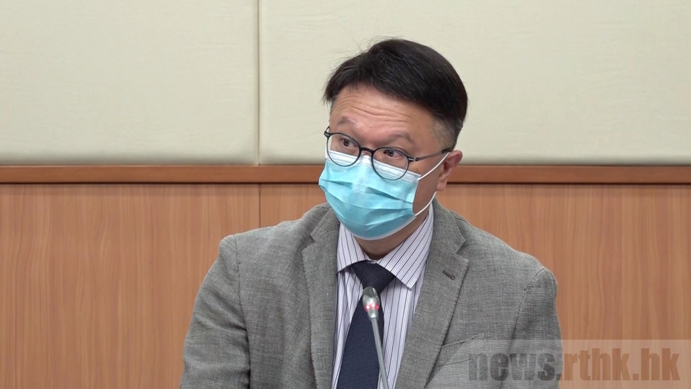 一名印度抵港女子檢疫21日內3次檢測均陰性,至2日始發現呈陽性。政府專家顧問許樹昌今(4日)表示,應跟進檢疫酒店採樣有無問題。