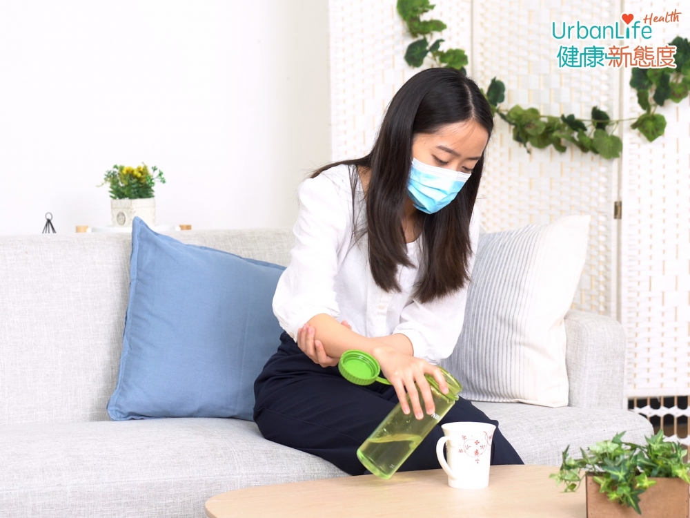 肘關節外側壓痛,在腕關節背伸時用手背加壓可引起疼痛加重。