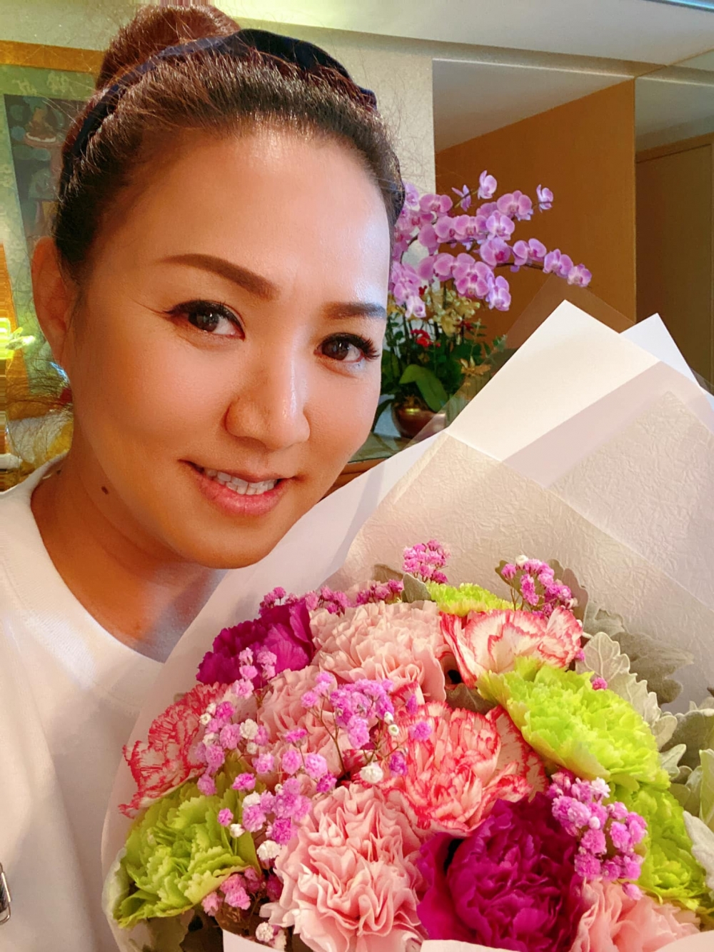 日前Vivian因為腹部劇痛和發燒入院檢查,以為是兩粒胰臟瘤有發大危機,怎料兩粒胰臟瘤神奇地康復了。