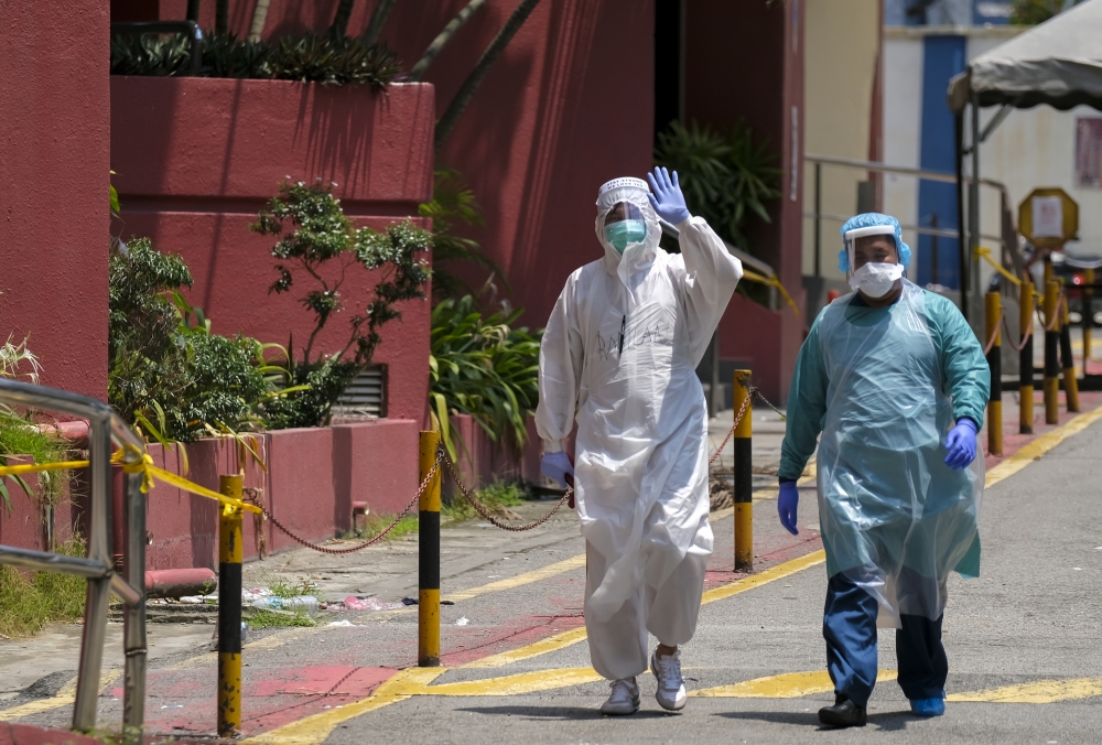 馬來西亞政府昨(10日)宣布周三(12日)起全國封城至下月7日。