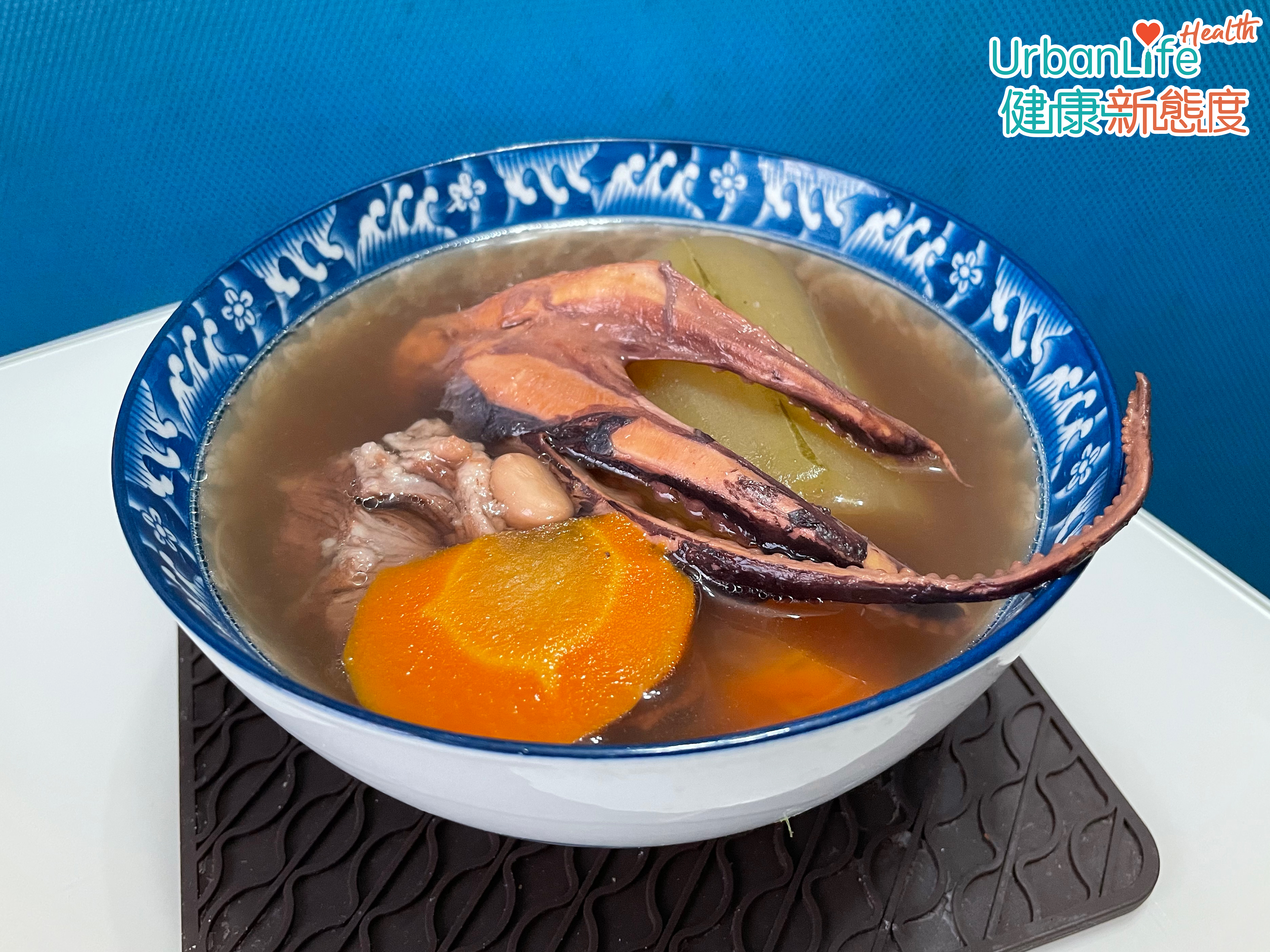 節瓜章魚花生眉豆豬展湯。