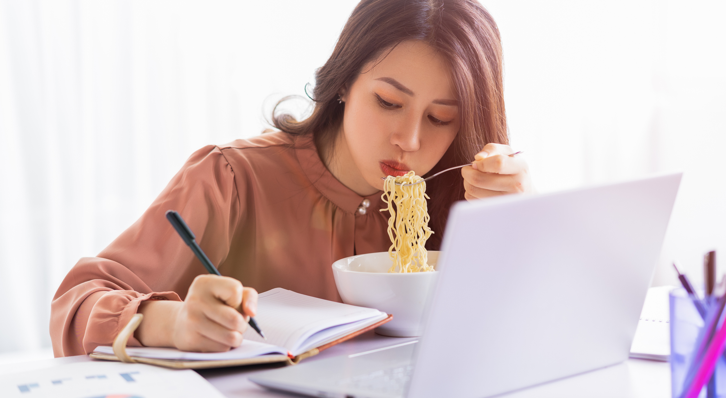 心急的人進食速度快,身體沒有足夠時間消化食物,這將加重腸胃負荷,或引致胃氣脹。
