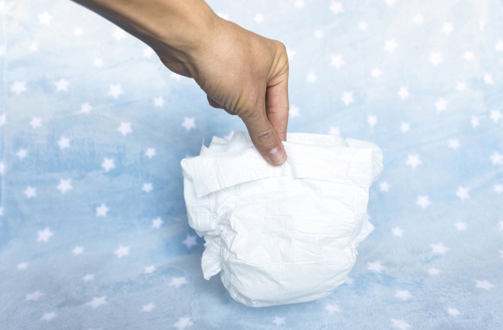 最常見的原因是便秘合併肛裂。正常兒童於6個月大以後的排便次數,從1天3次到1周2次均屬於正常。但多於兩周的排便不順或排便困難(如一周少於3次大便、排便時間延長、糞便乾燥堅硬),且合併有不舒服的症狀,就可能是患上便祕。